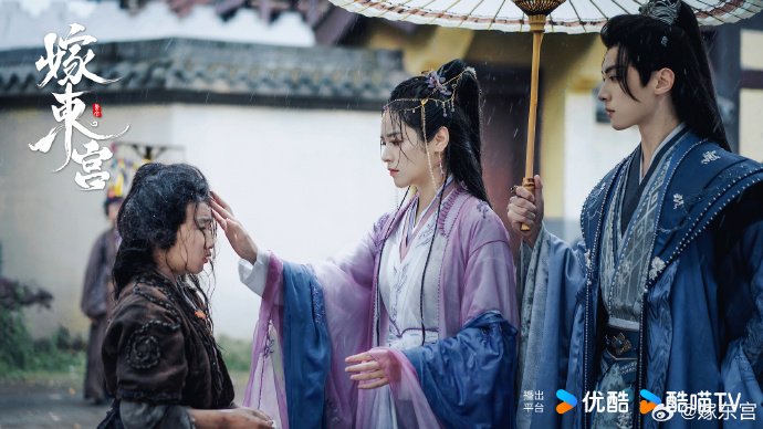 Palace Shadows: Between Two Princes